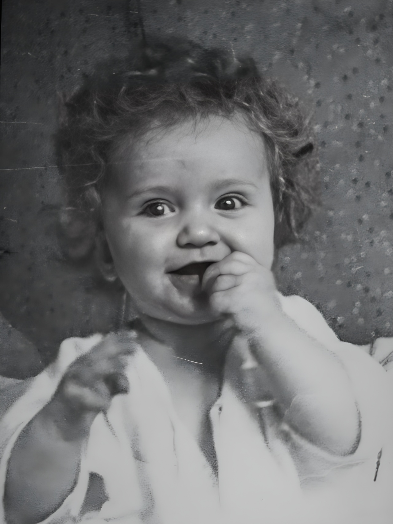 AI Hug Photo Restoration Enhance Old Photos Of Embraces